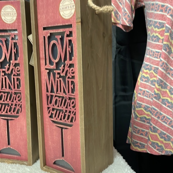 Only 1 remaining 🔥Light up wine caddy 🥂 NWT - Picture 3 of 4